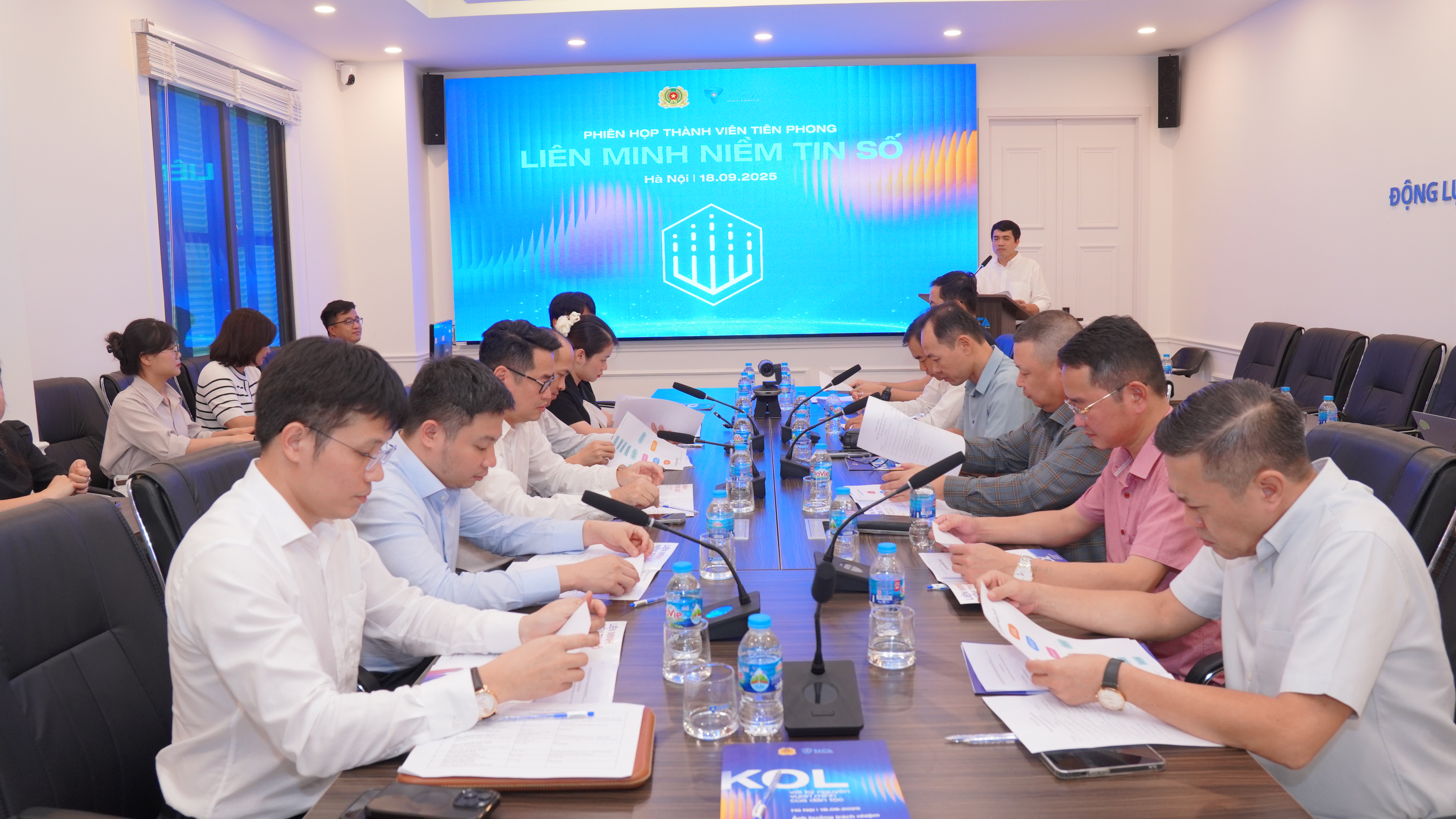 Toàn cảnh phiên họp