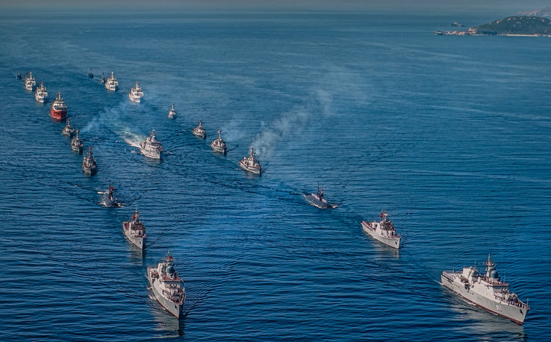 Các lực lượng vũ trang thực hiện lễ diễu binh trên biển - Ảnh: VGP