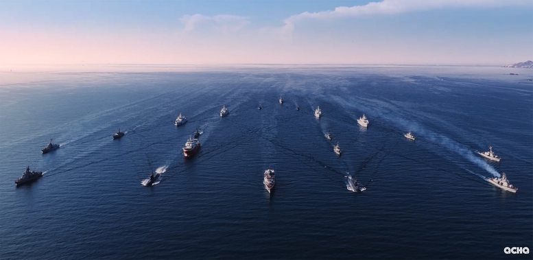 Các lực lượng vũ trang thực hiện lễ diễu binh trên biển - Ảnh: VGP/QCHQ