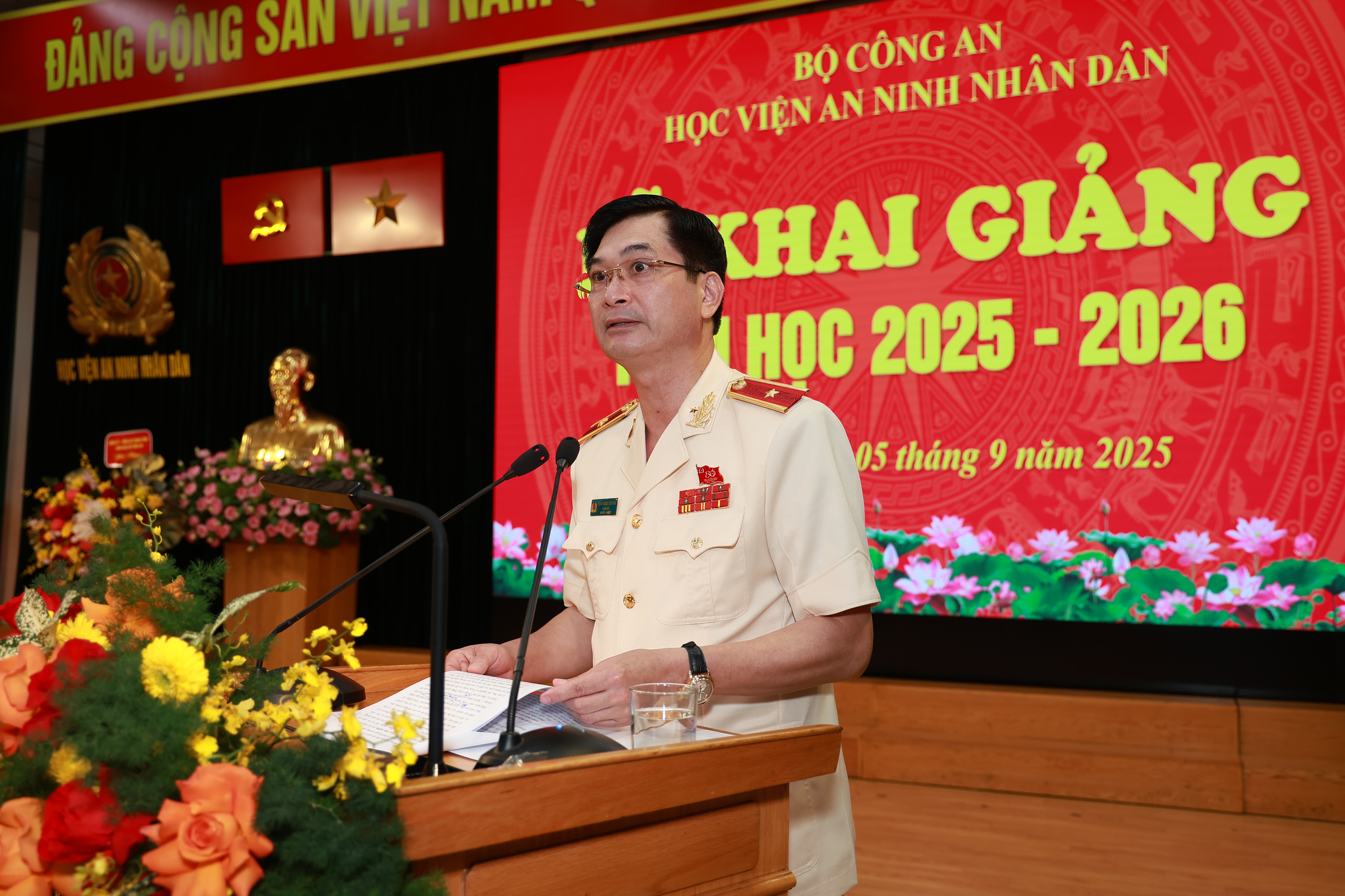 Thiếu tướng Trịnh Ngọc Quyên, Giám đốc Học viện ANND phát biểu tại Lễ khai giảng năm học 2025 - 2026. 