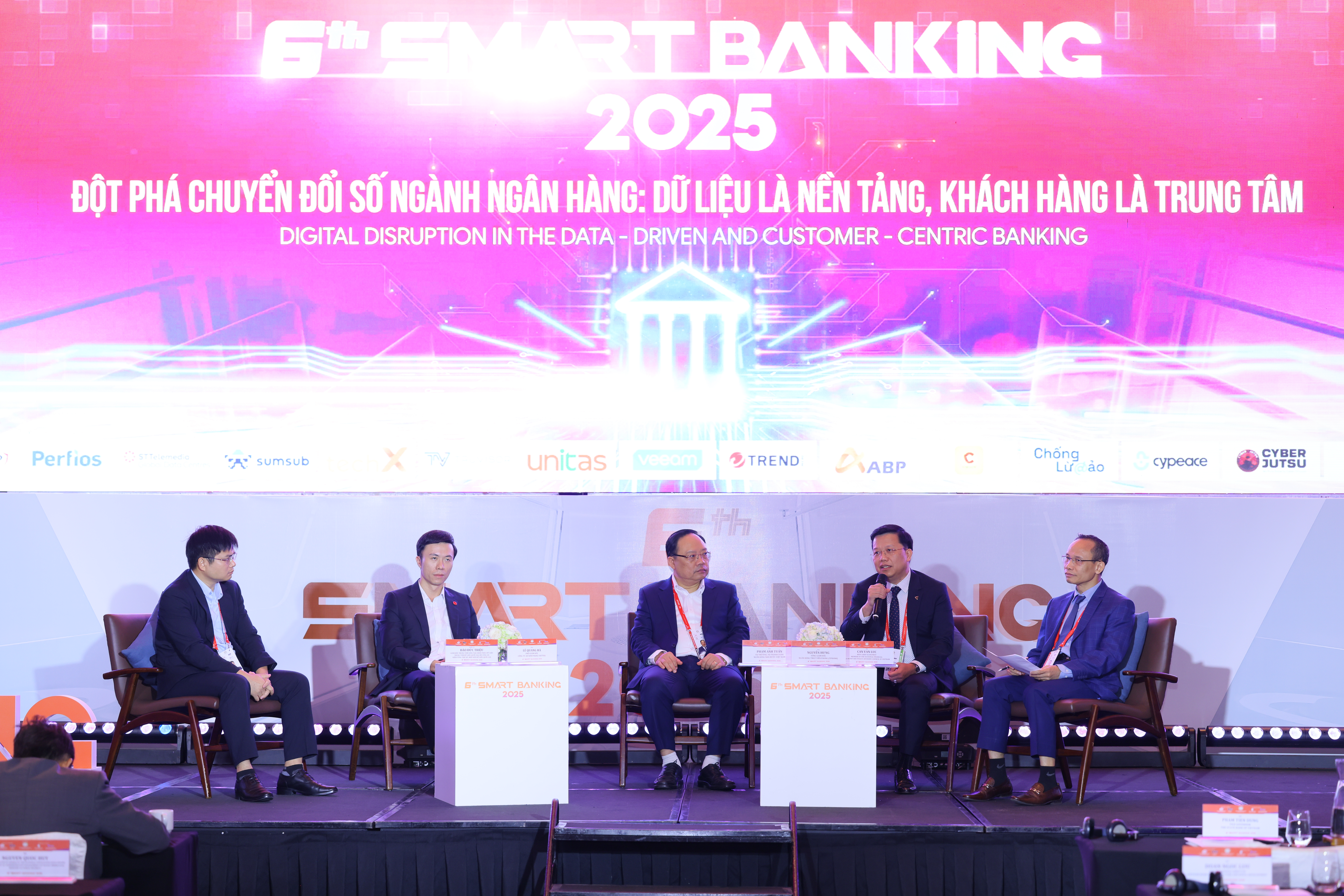 Chuyển đổi số 2025: Kiến tạo hệ sinh thái ngân hàng “mở, an toàn, cá nhân hóa”