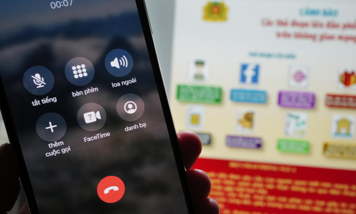 Người phụ nữ Hà Nội mất tiền vì kẻ giả danh con gái ở nước ngoài