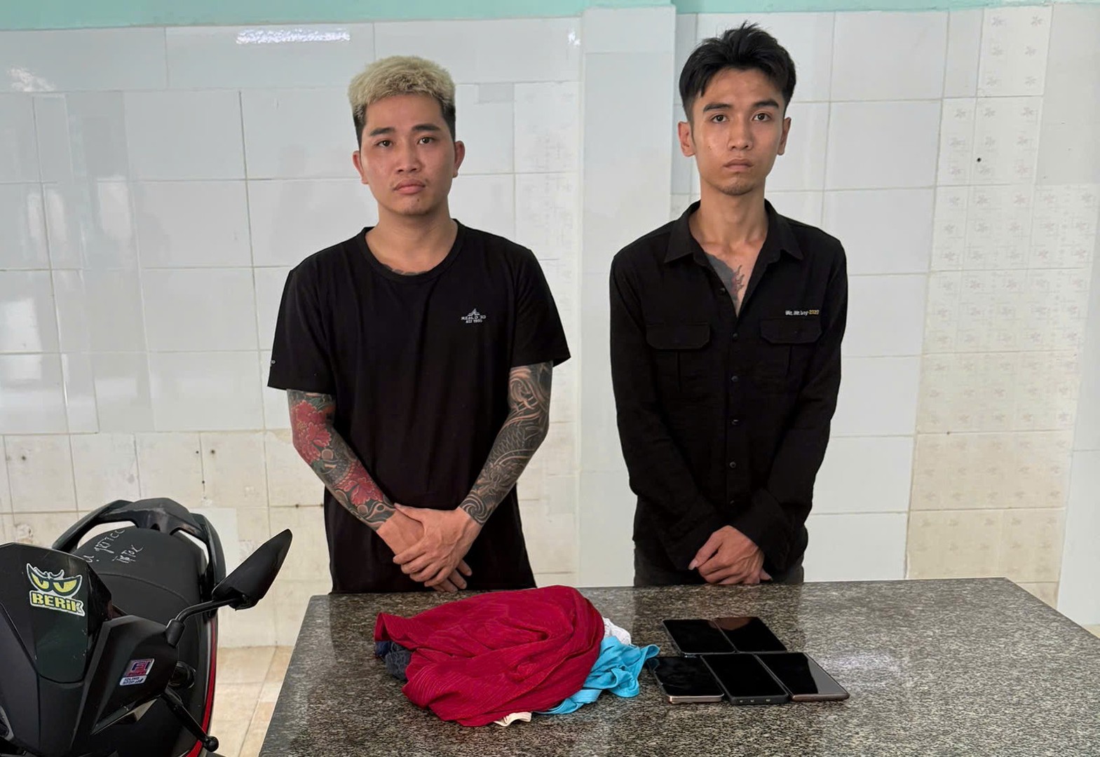 Từ trái qua, đối tượng Lê Văn Nhâm, Lương Công Thuận. 