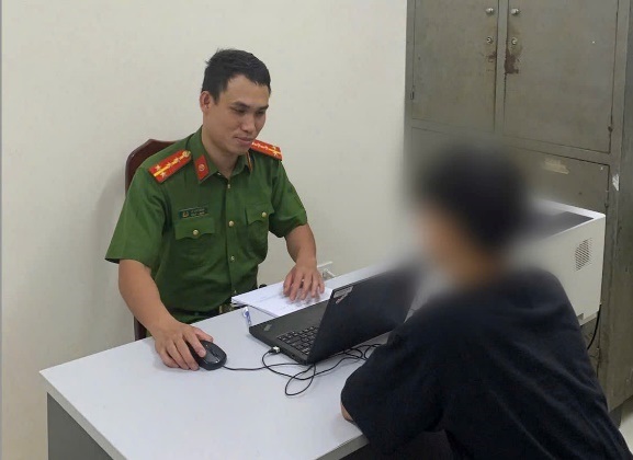 Công an phường Phú Lương giải cứu nam sinh viên khỏi bẫy “bắt cóc online”