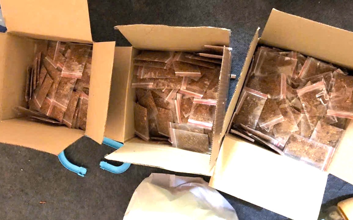 Cảnh sát thu giữ 02kg ma túy dạng cỏ Tobaco.