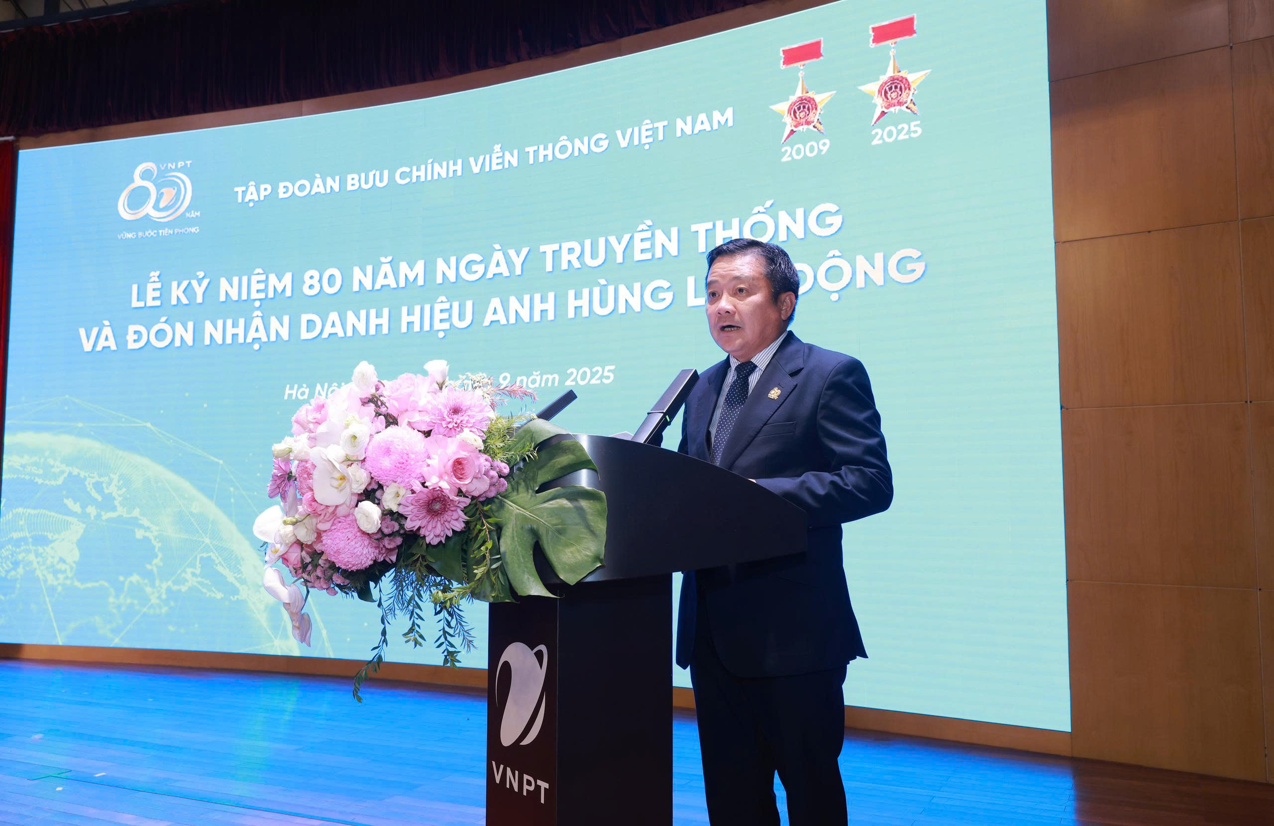 Tổng Giám đốc VNPT Huỳnh Quang Liêm cam kết VNPT sẽ phát huy cao nhất tinh thần Anh hùng Lao động trong thời kỳ mới