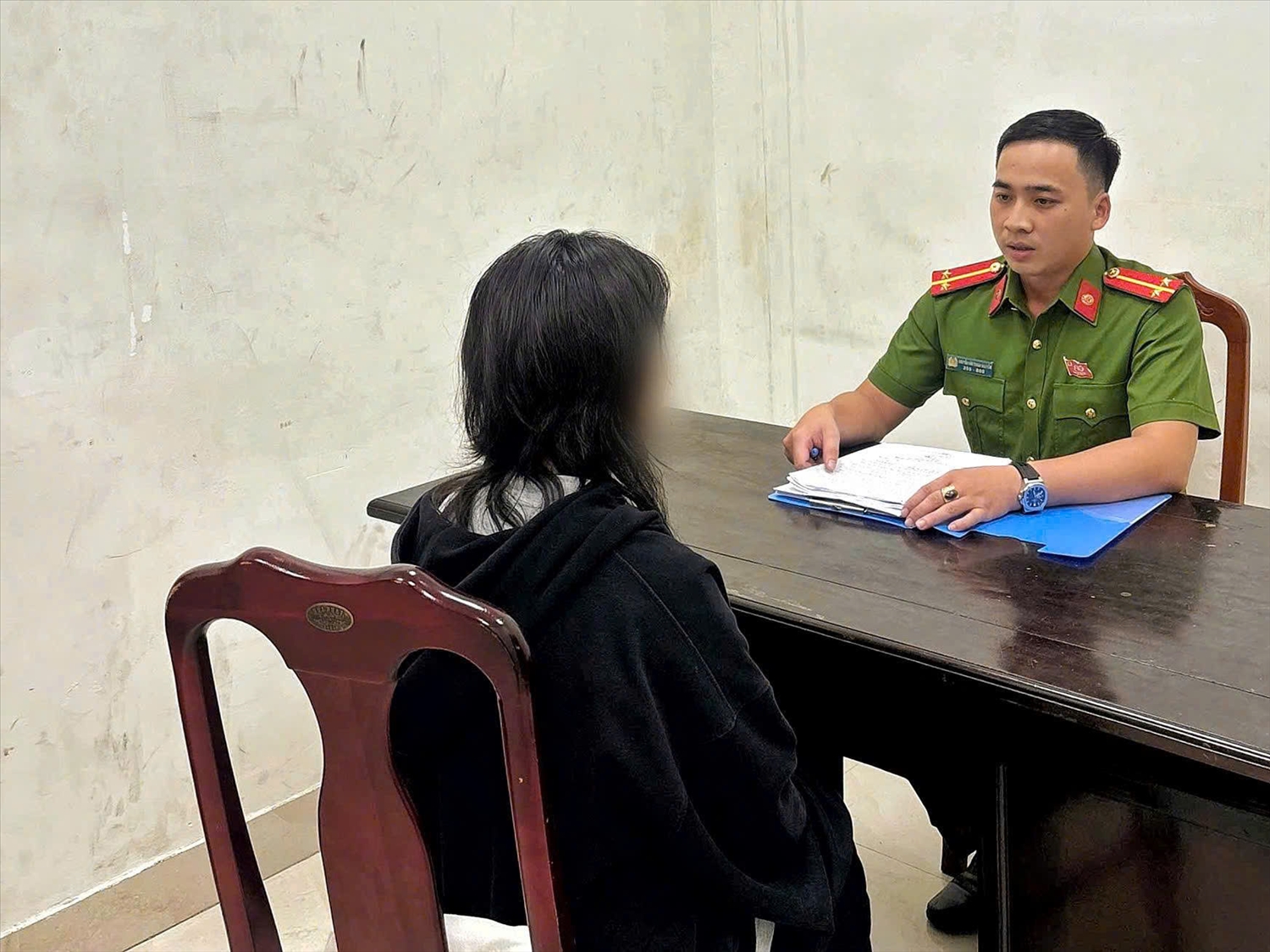 Công an Đà Nẵng kịp thời giải cứu nữ sinh bị bắt cóc Online. Ảnh: Công an cung cấp.