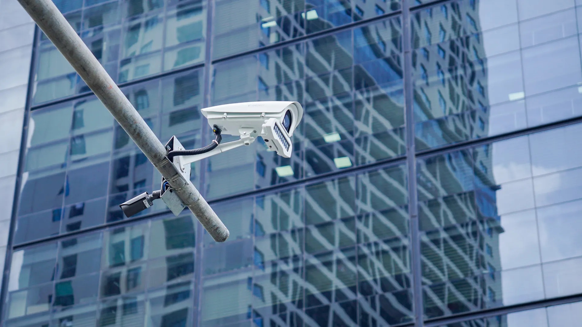 Camera giao thông tại phố Phạm Văn Bạch