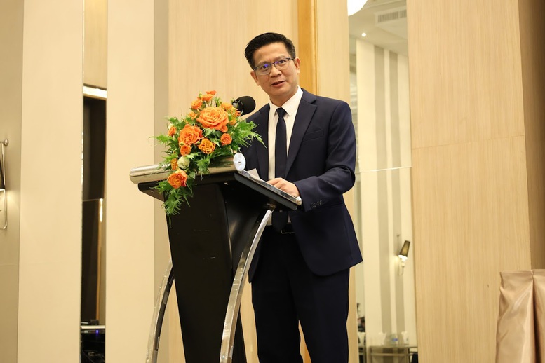TS. Lê Văn Tuấn, Cục trưởng Cục Tần số vô tuyến điện phát biểu tại Hội nghị.