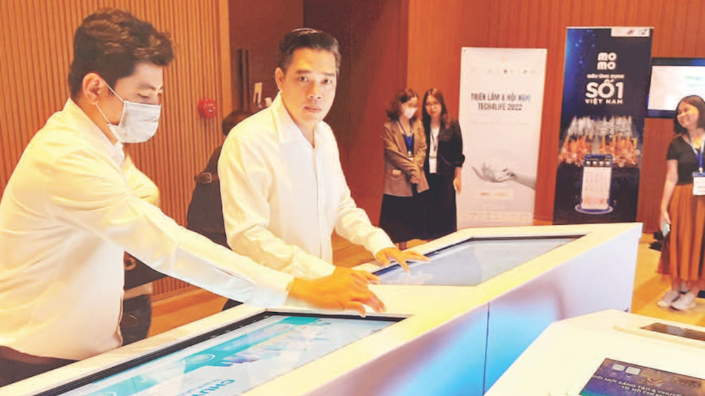 Thành phố Hồ Chí Minh trưng bày các giải pháp chuyển đổi số nhân Ngày Chuyển đổi số quốc gia. (Ảnh minh hoạ)