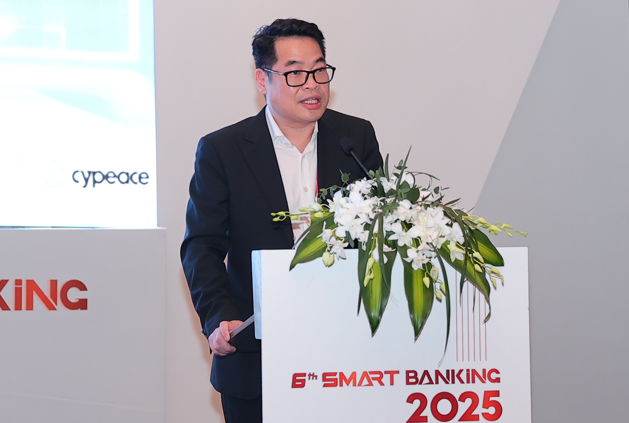 Ông Vũ Duy Hiền phát biểu khai mạc phiên thảo luận 1 với chủ đề quản trị An ninh mạng trong môi trường rủi ro hiện nay