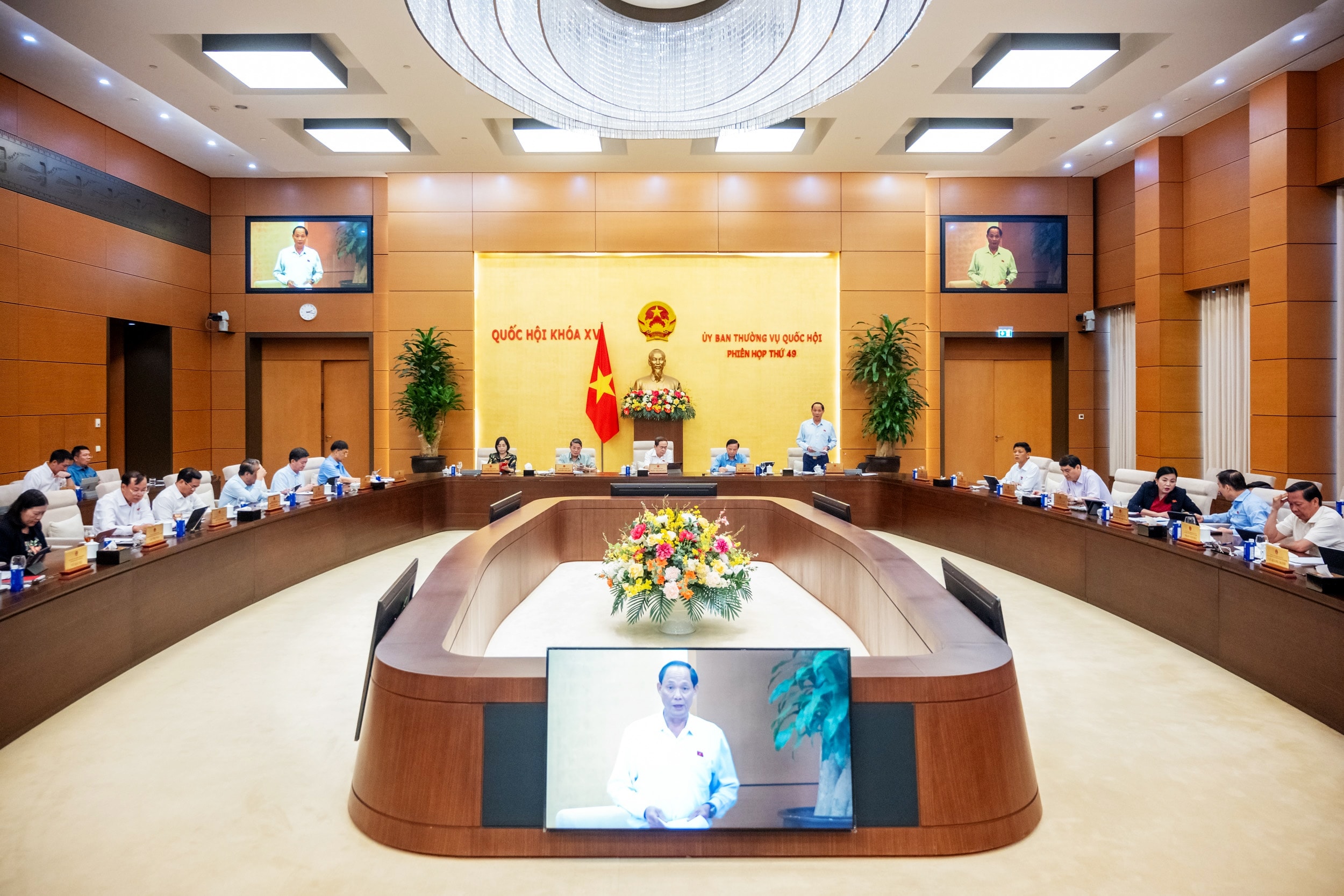 Phó Chủ tịch Quốc hội, Thượng tướng Trần Quang Phương điều hành phiên họp