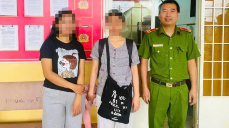 L.H.O và người thân tại cơ quan Công an.