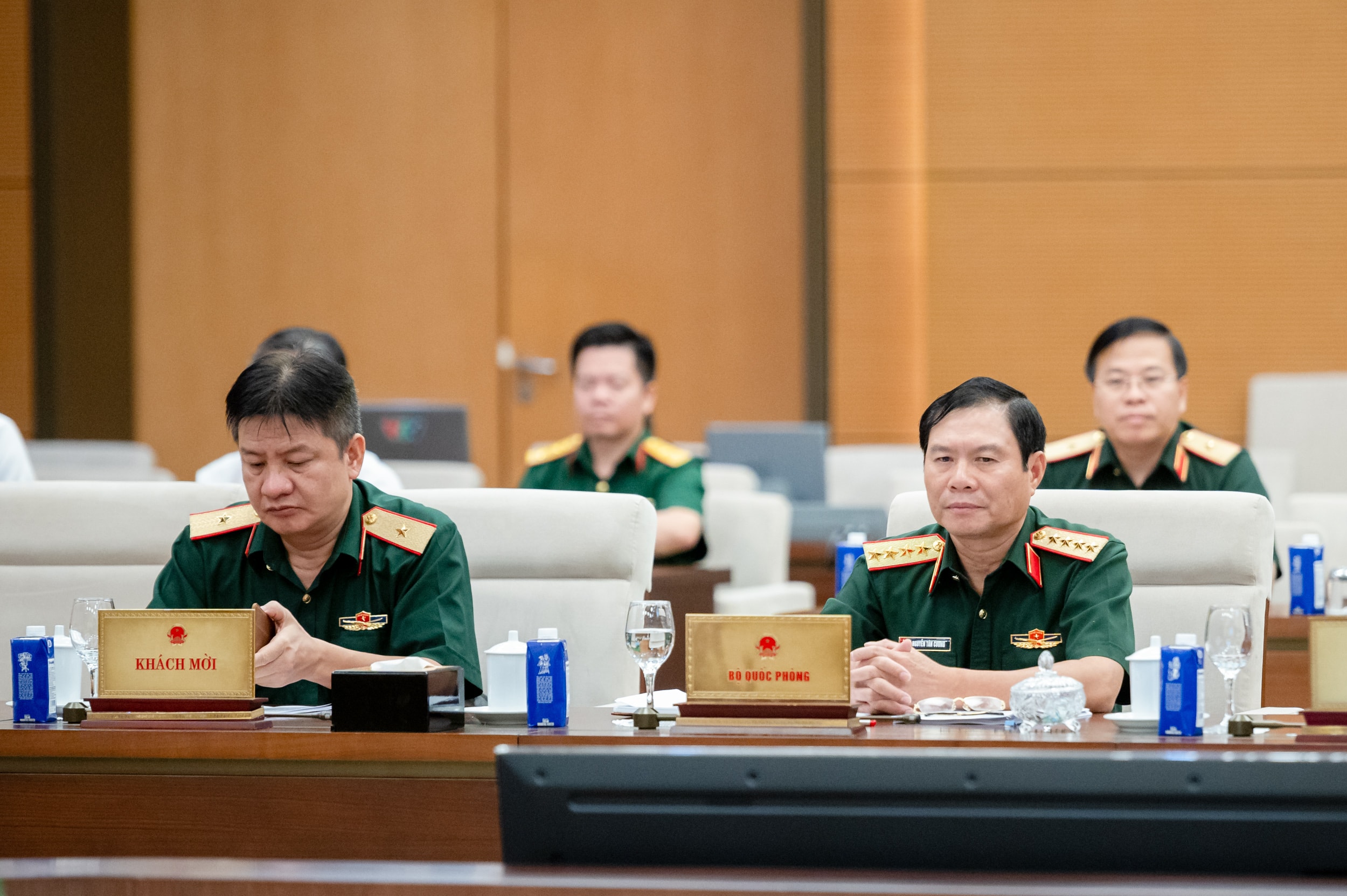 Các đại biểu tham dự phiên họp.