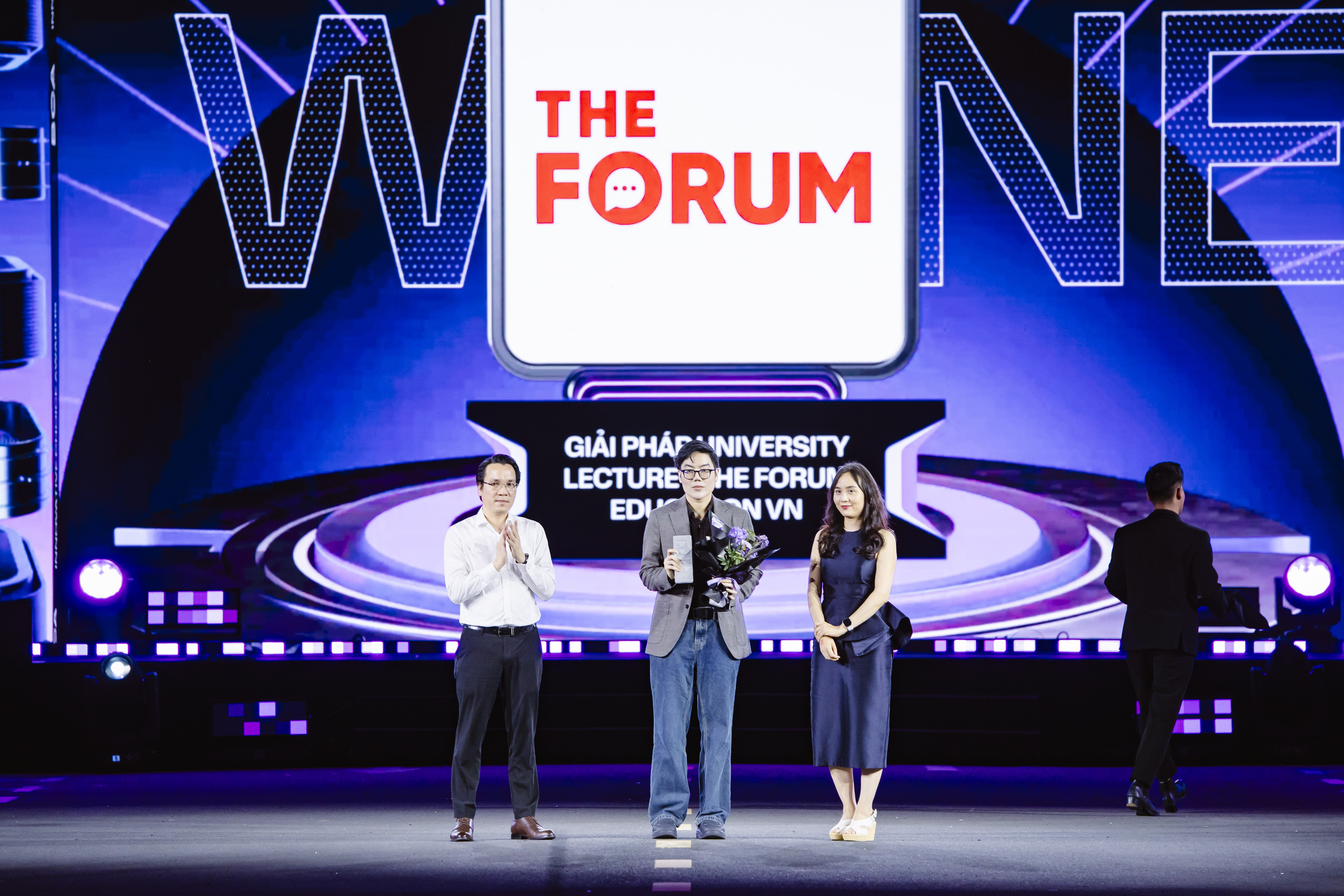 University Lecture Online kết hợp Chatbot học tập của The Forum Education VN được trao giải Giải pháp Đột phá cho Giáo dục trên nền tảng số