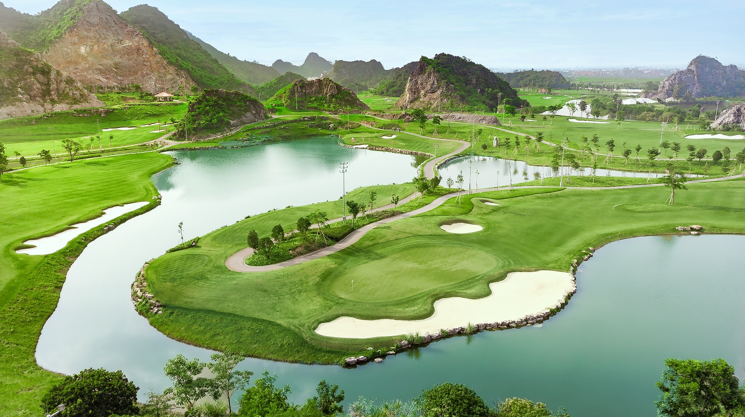Sân golf Thiên Đường Legend Valley Country Club: Điểm hẹn lý tưởng của du lịch xanh bền vững Ninh Bình