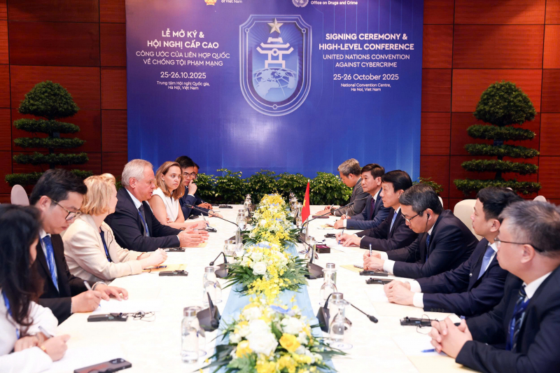 Bộ trưởng Bộ Công an Lương Tam Quang tiếp Tổng giám đốc điều hành Công ty Kaspersky Evgeny Valentinovich tại Hà Nội, chiều 25/10.