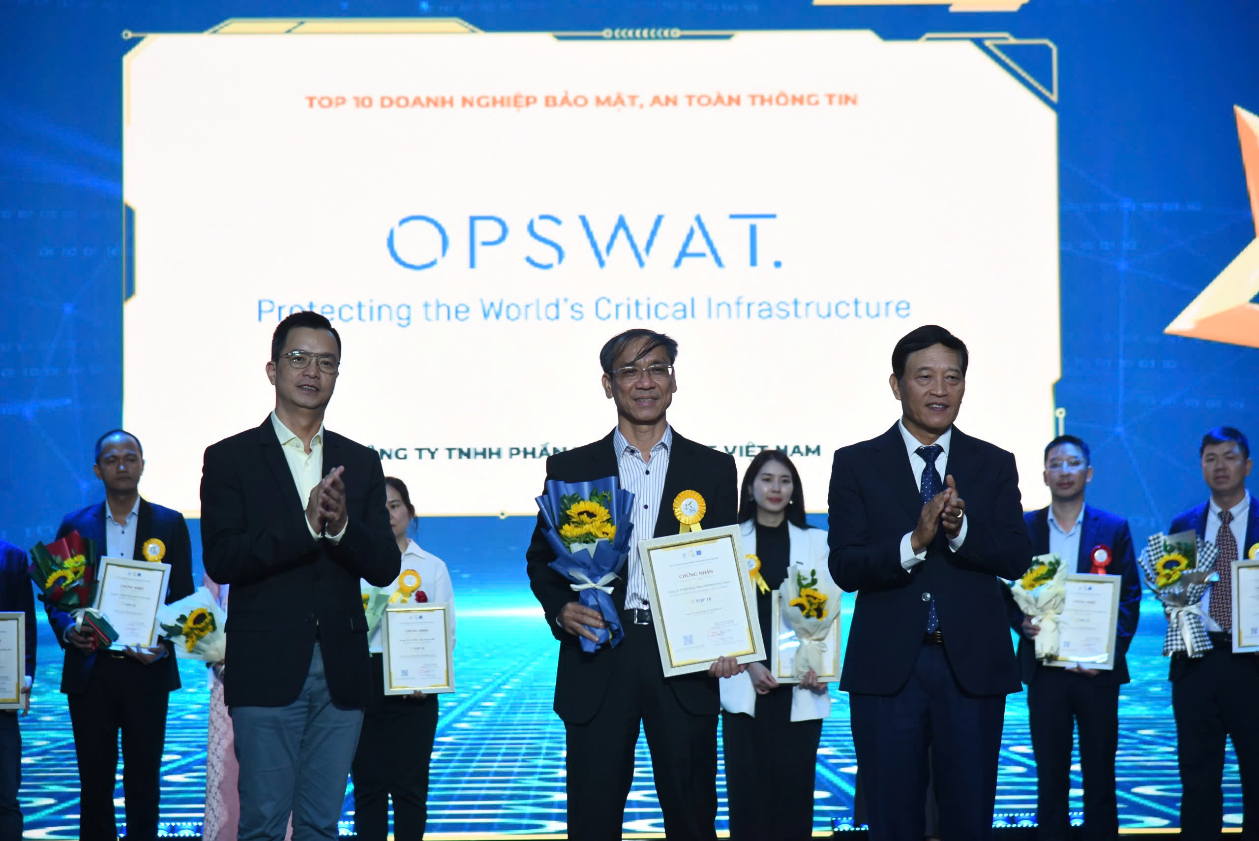 Top 10 Doanh nghiệp Công nghệ hàng đầu Việt Nam: Khẳng định vị trí số 1 ở nhiều hạng mục công nghệ trọng yếu