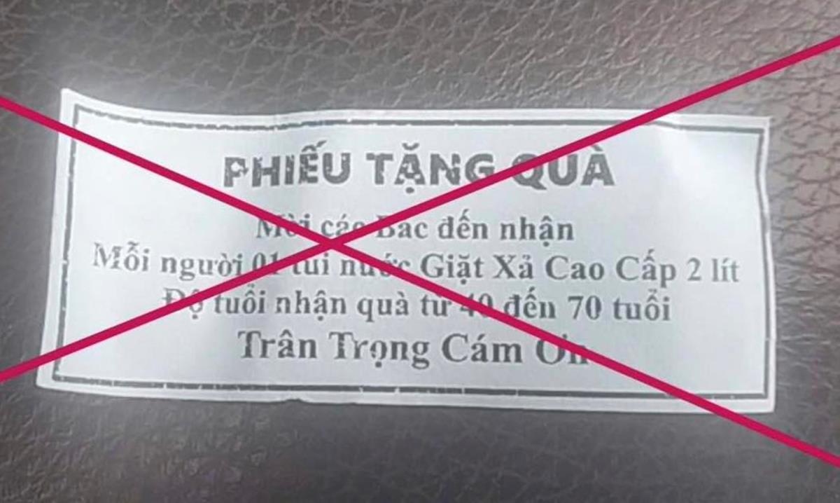 Phiếu tặng quà do các đối tượng nghi vấn phát tại thôn Phú Đa 1.