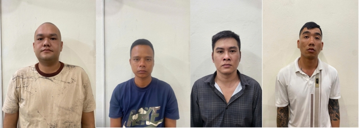 Các đối tượng: Tùng, Trường, Vinh, Sơn (từ trái qua phải) tại Cơ quan Công an.