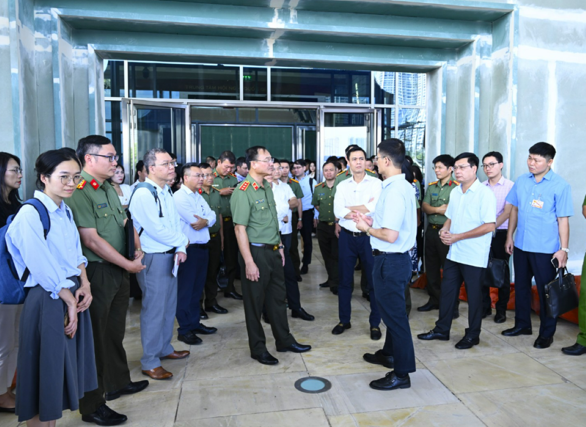 Thứ trưởng Phạm Thế Tùng và Thứ trưởng Đặng Hoàng Giang kiểm tra công tác tổ chức.