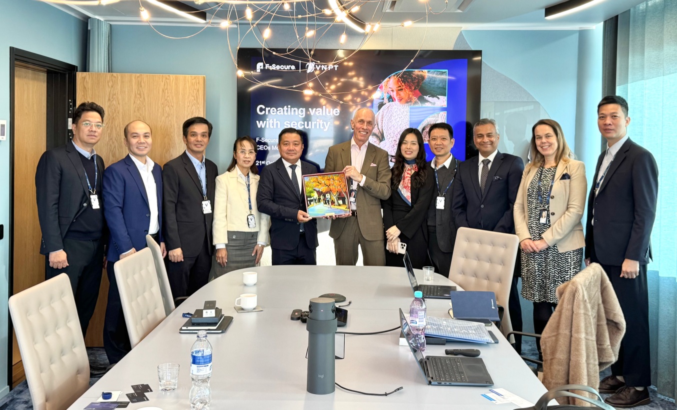 Đoàn VNPT và F-Secure trao đổi về chiến lược phòng chống lừa đảo trên không gian mạng Việt Nam tại Helsinki, nước Cộng hòa Phần Lan