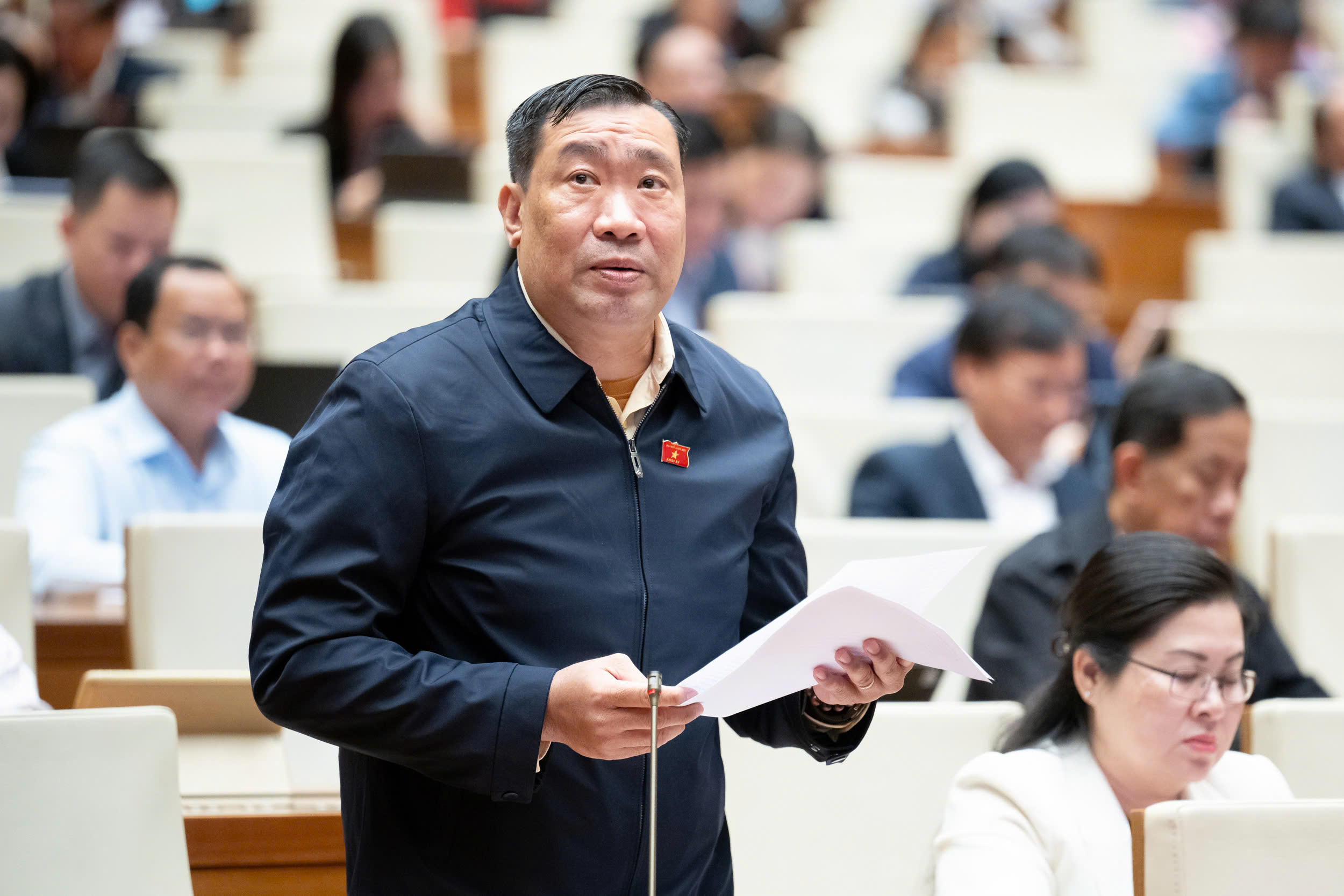 Đại biểu Thạch Phước Bình, Đoàn ĐBQH tỉnh Vĩnh Long, nhấn mạnh sự cần thiết phải bổ sung điều khoản về chuyển đổi số trong hoạt động giám sát.