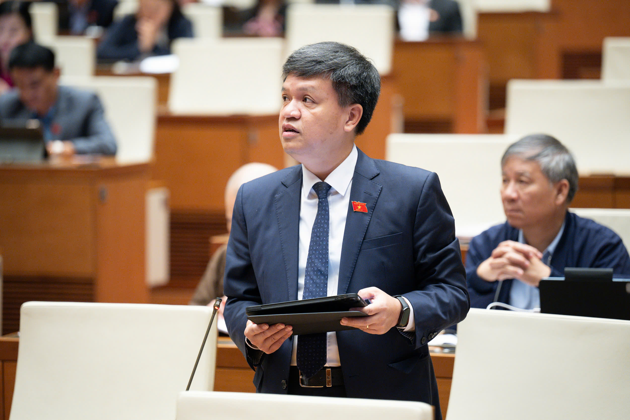 Đại biểu Tạ Đình Thi, Đoàn ĐBQH thành phố Hà Nội, đề xuất xây dựng cơ sở dữ liệu quốc gia về hoạt động giám sát, kết nối liên thông từ Trung ương đến địa phương.