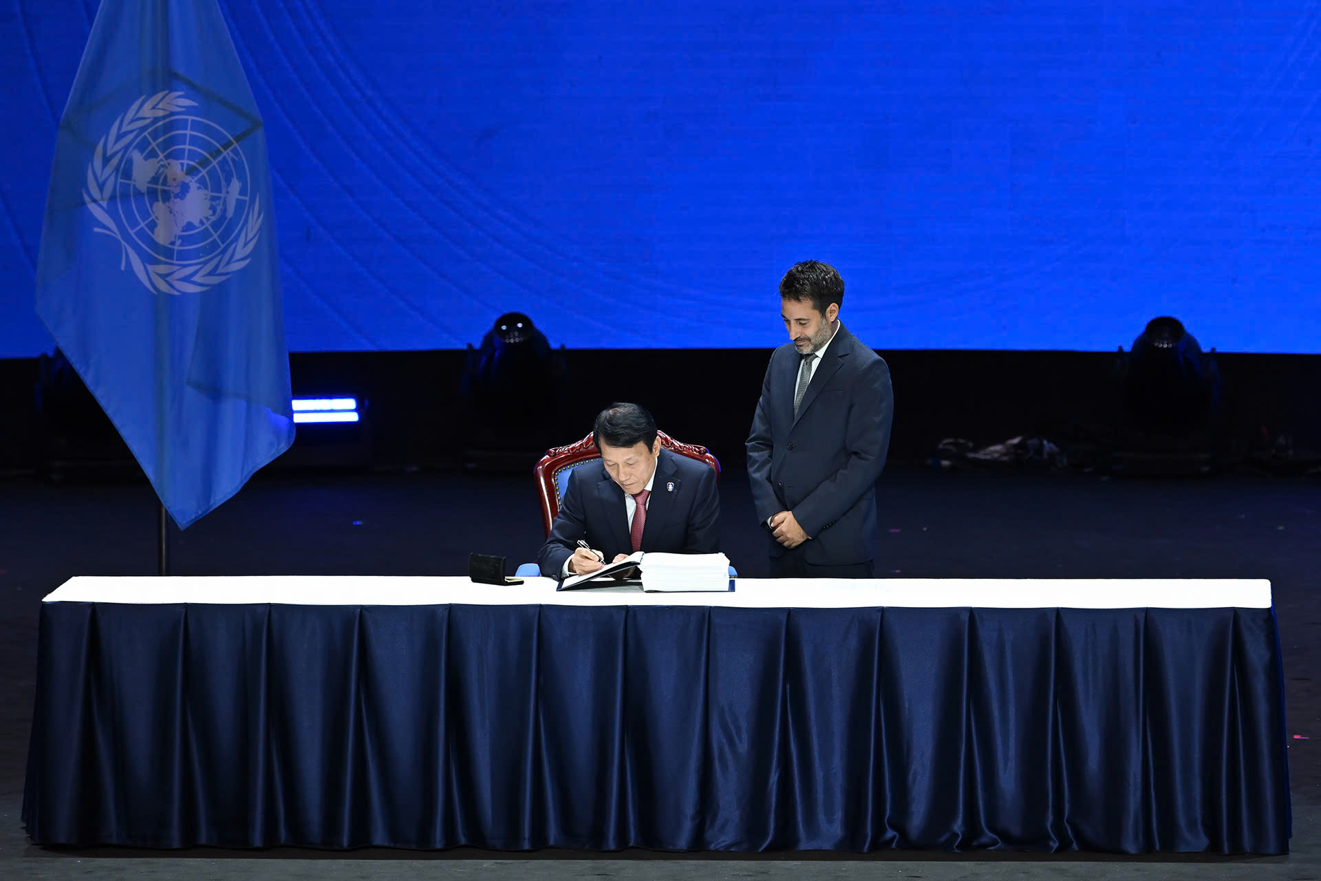 Khoảnh khắc lịch sử: Việt Nam trở thành quốc gia đầu tiên ký Công ước Liên Hợp Quốc về chống tội phạm mạng