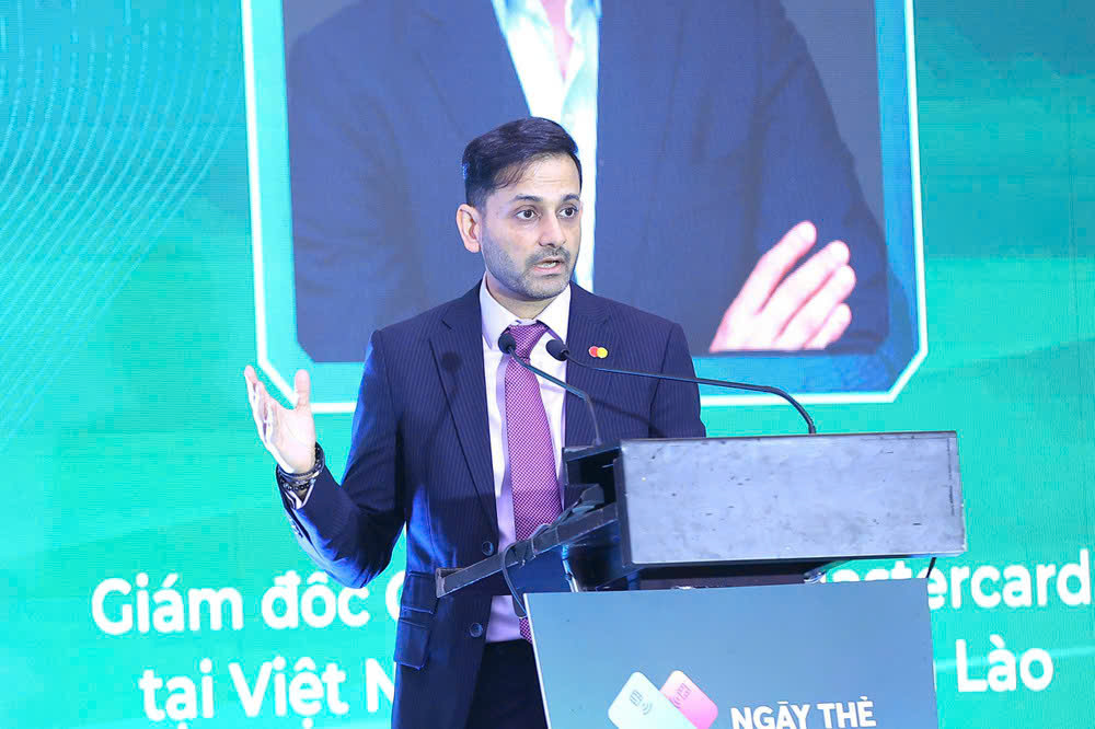 Ông Sharad Jain - Giám đốc Quốc gia của Mastercard tại Việt Nam, Campuchia và Lào chia sẻ quan điểm tại Hội thảo.