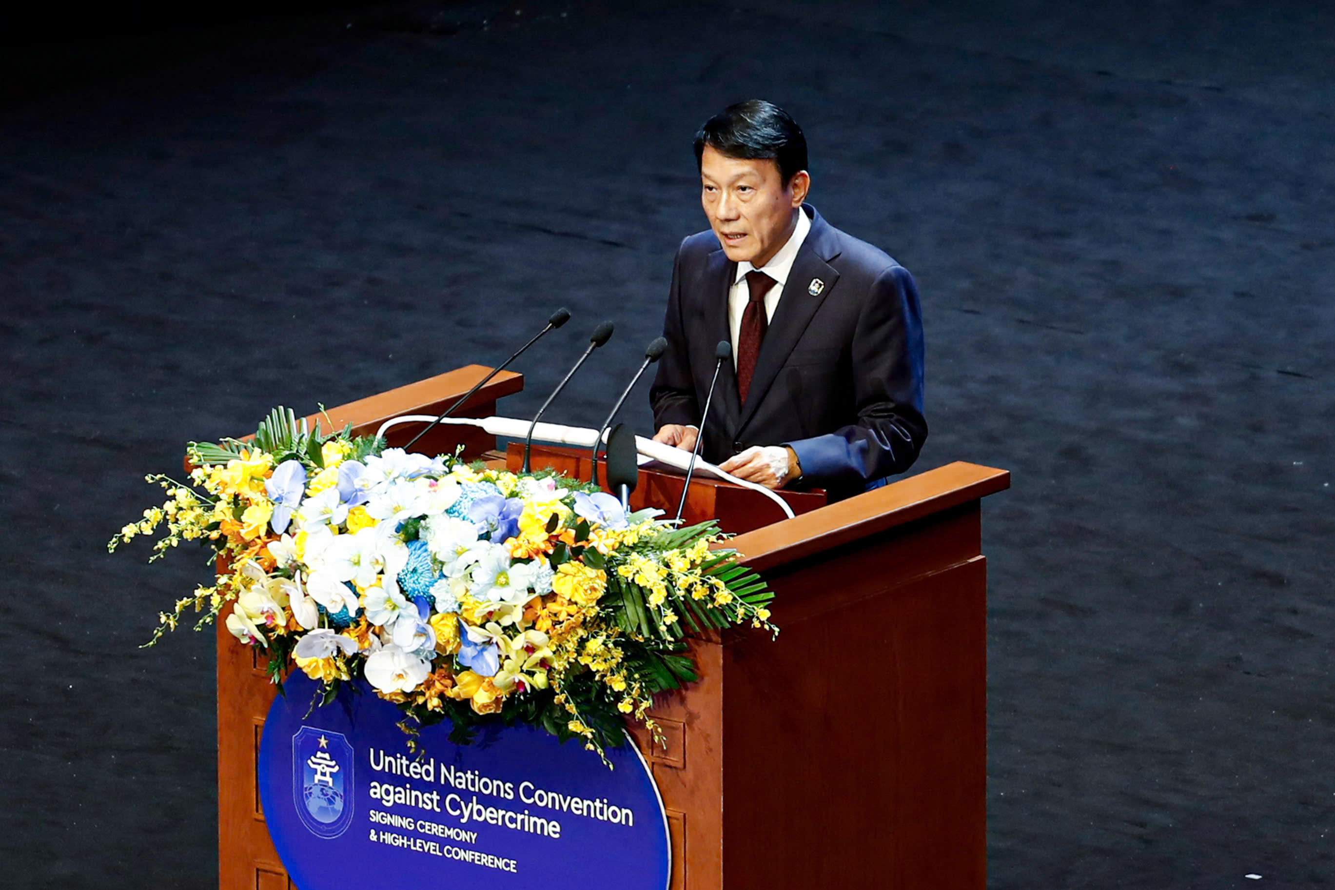 Đại tướng Lương Tam Quang, Ủy viên Bộ Chính trị, Bộ trưởng Bộ Công an, phát biểu bế mạc Lễ mở ký Công ước Liên hợp quốc về chống tội phạm mạng (Công ước Hà Nội).