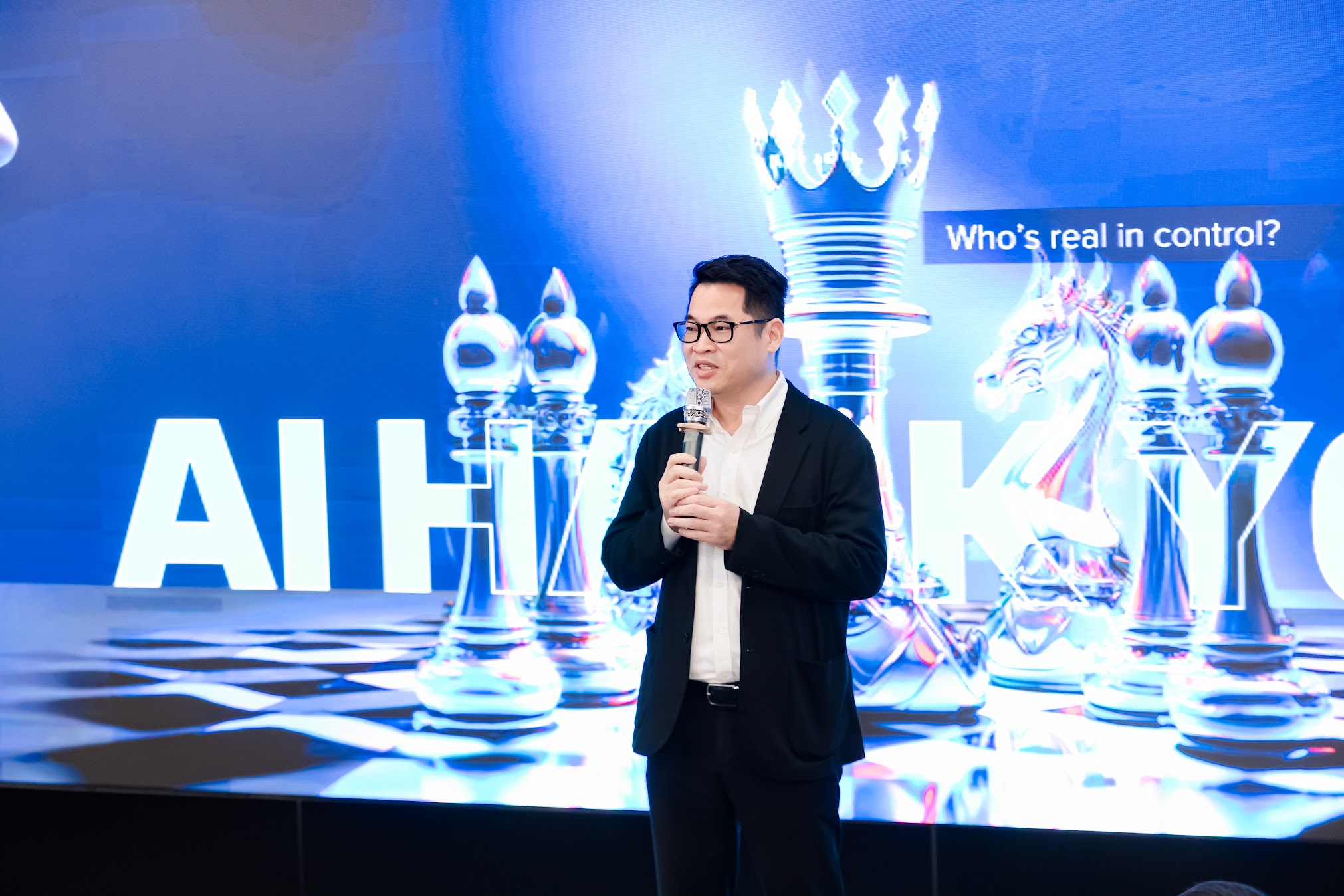 Ông Vũ Duy Hiền - Phó Tổng Thư ký kiêm Chánh Văn phòng Hiệp hội An ninh mạng Quốc gia (NCA) đề xuất cần có những định hướng then chốt cho an ninh mạng trong thời đại AI. 
