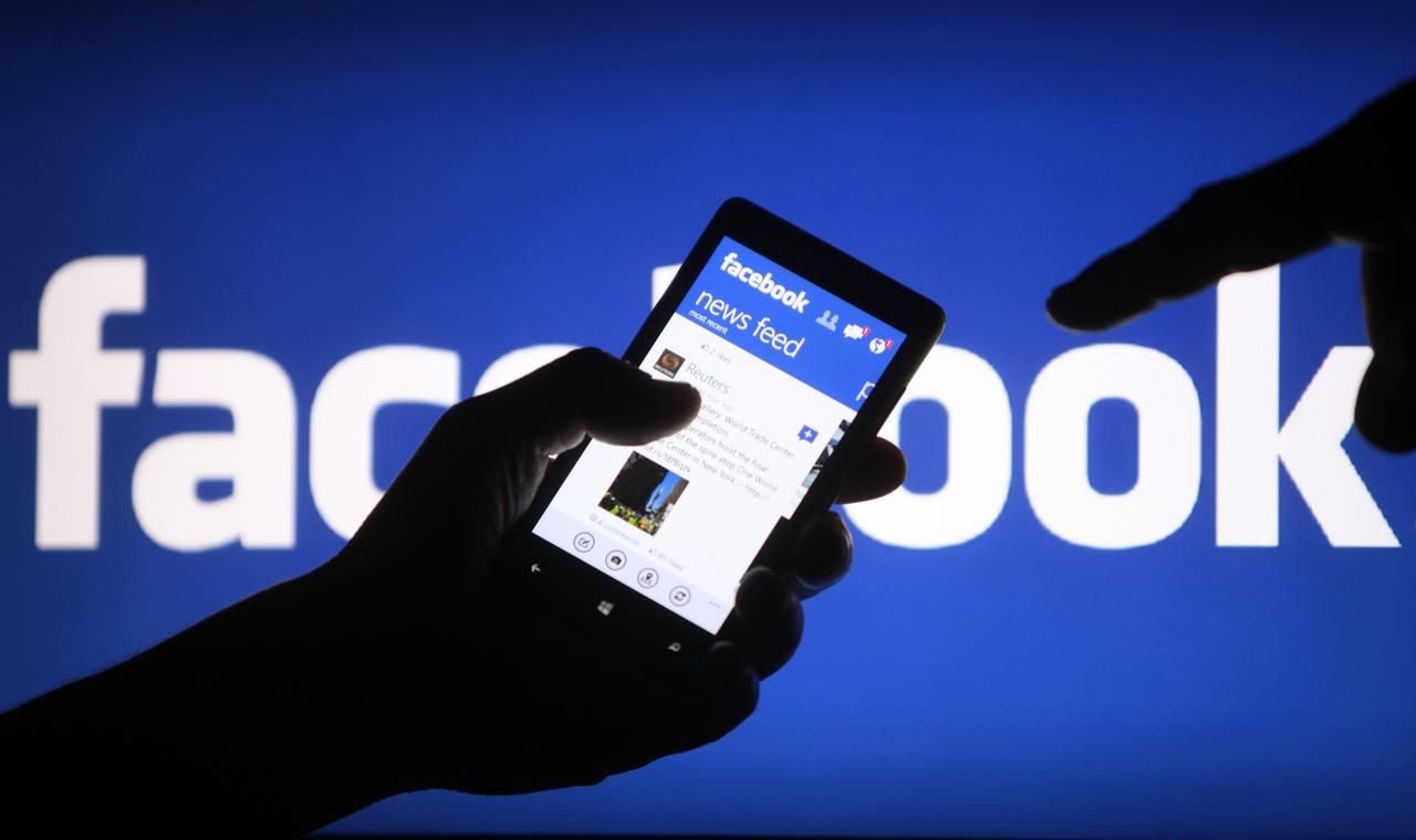 Facebook Việt Nam gặp sự cố, người dùng bức xúc khi được gợi ý nội dung nhạy cảm