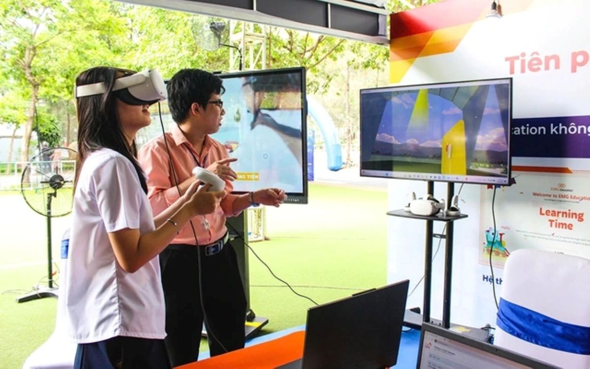 Học sinh học ngoại ngữ với công nghệ thực tế ảo Metaverse