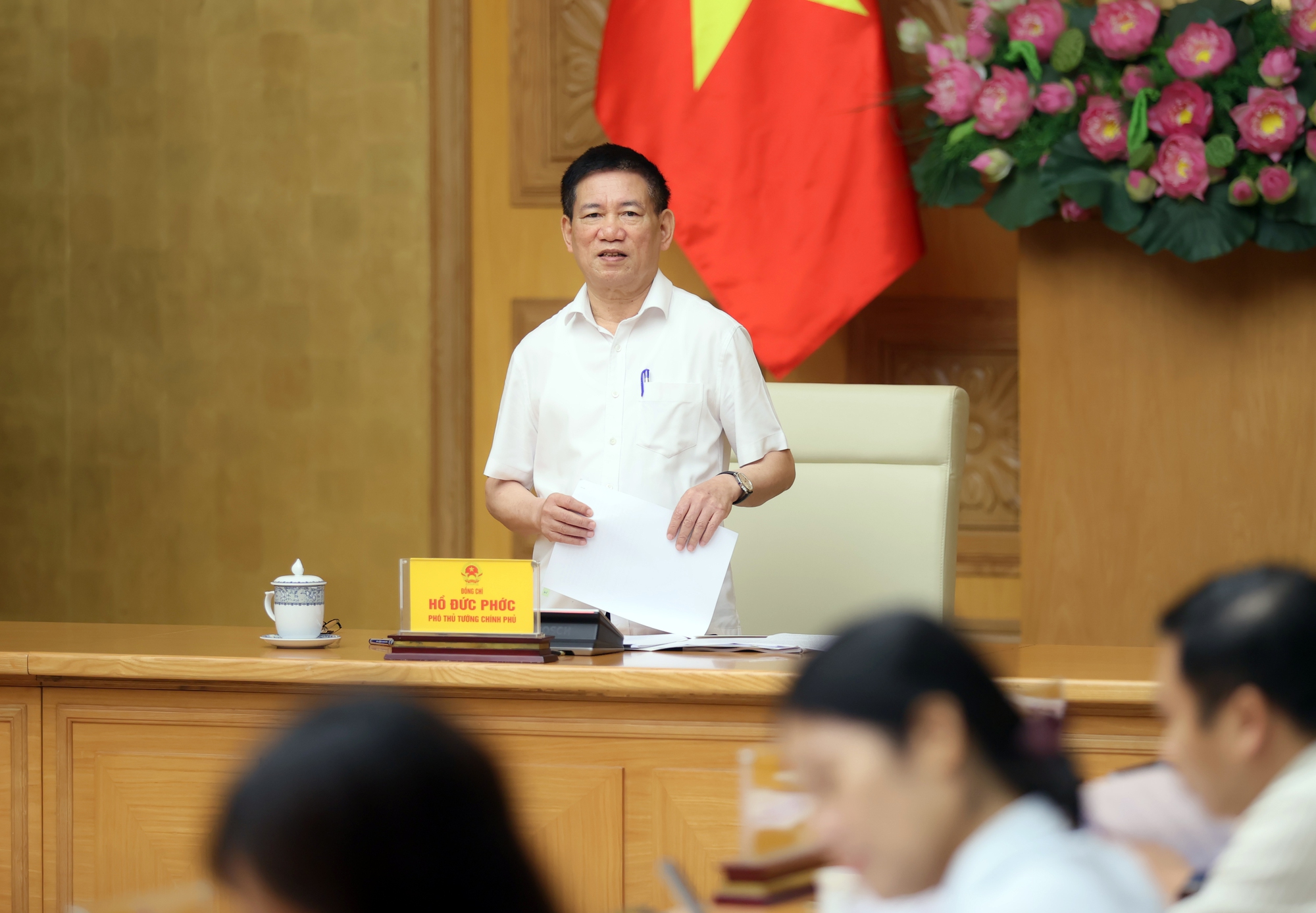 Phó Thủ tướng chỉ đạo tại cuộc họp