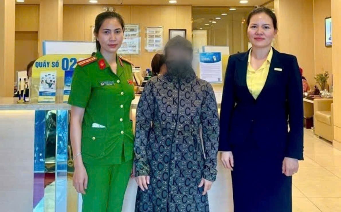 Bà N. được cán bộ Công an và ngân hàng hỗ trợ kịp thời, giúp tránh khỏi vụ lừa đảo trên không gian mạng