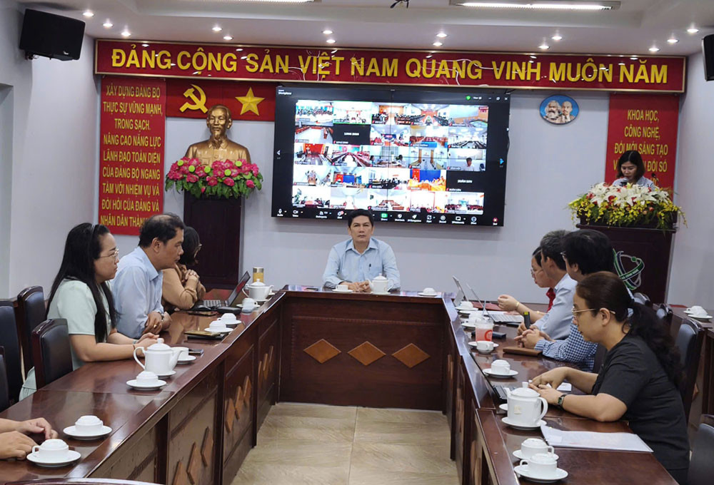 Cán bộ, công chức các xã, phường, đặc khu tham gia tập huấn trực tuyến tại các điểm cầu trên toàn địa bàn TP.HCM.