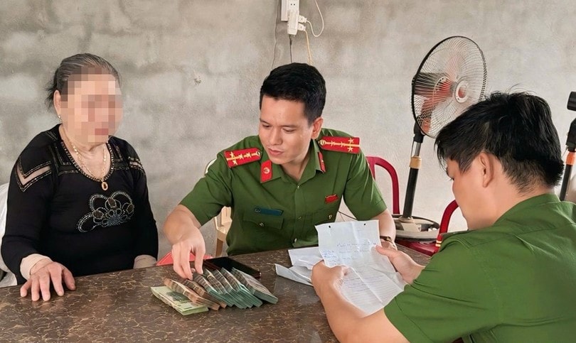 Công an xã Phúc Trạch kịp thời ngăn chặn vụ lừa đảo chiếm đoạt 300 triệu đồng. Ảnh: Công an Hà Tĩnh cung cấp