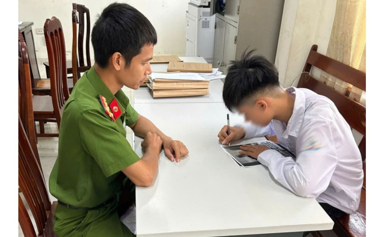 Công an xã Quỳnh Phụ mời nam sinh N.D.D lên làm việc.