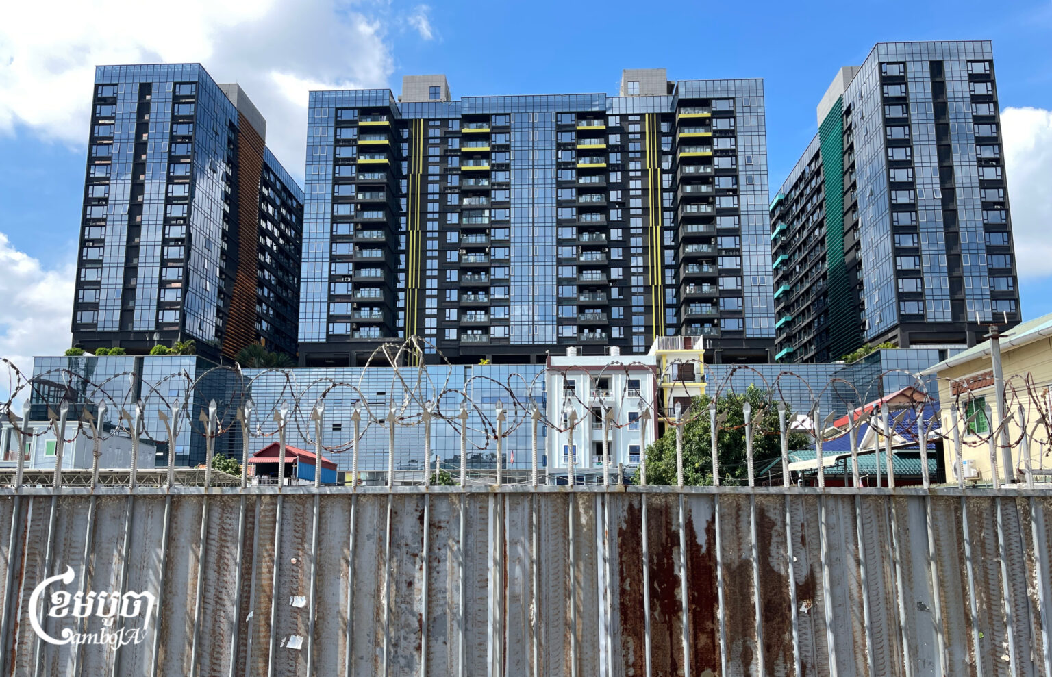 Mỹ và Anh đã gia tăng áp lực lên chính phủ Campuchia về các hành động mà họ đã thực hiện đối với Prince Group.