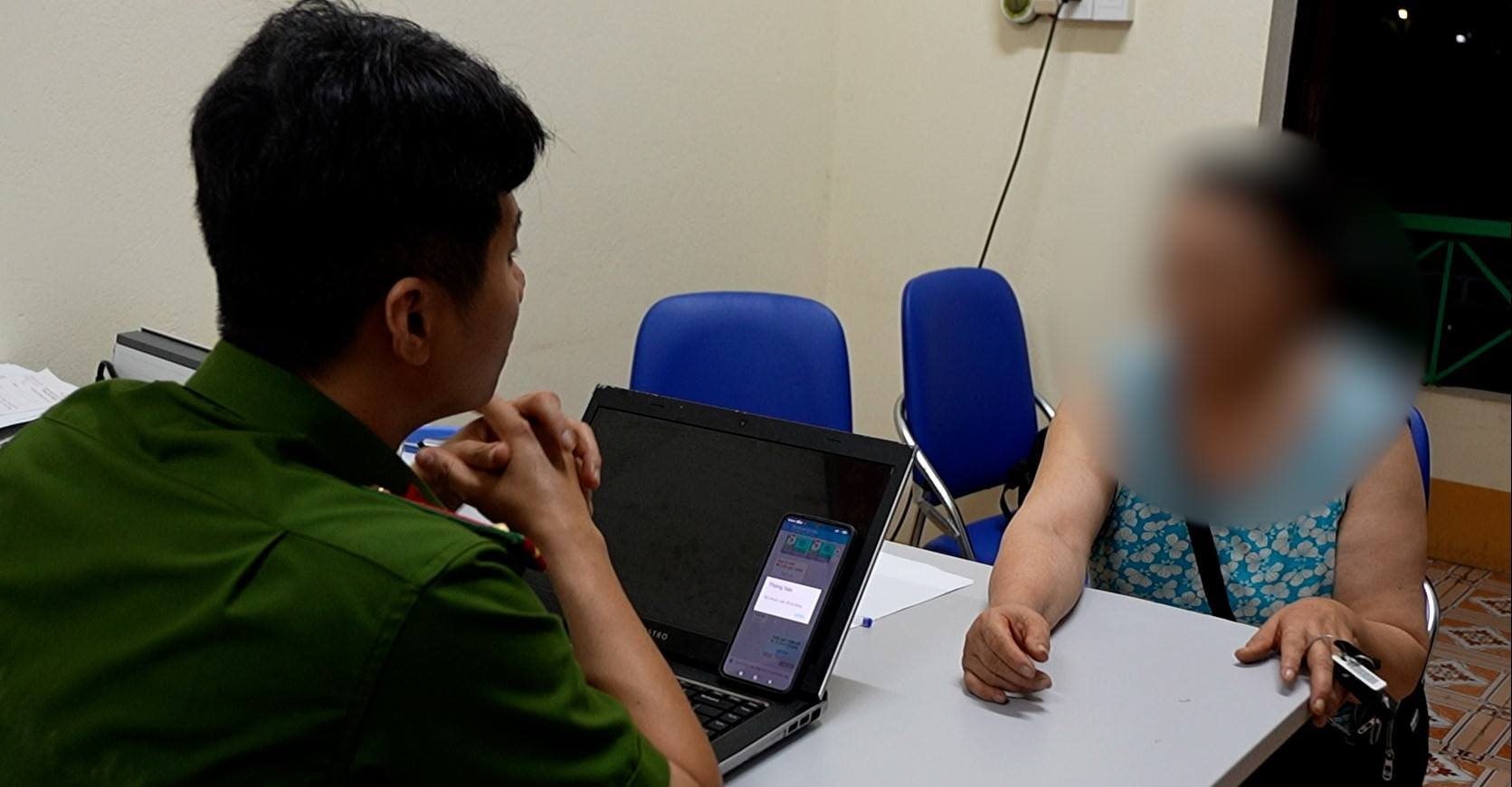 Bà N.N trình báo tại cơ quan Công an Ảnh: Công an tỉnh Cao Bằng