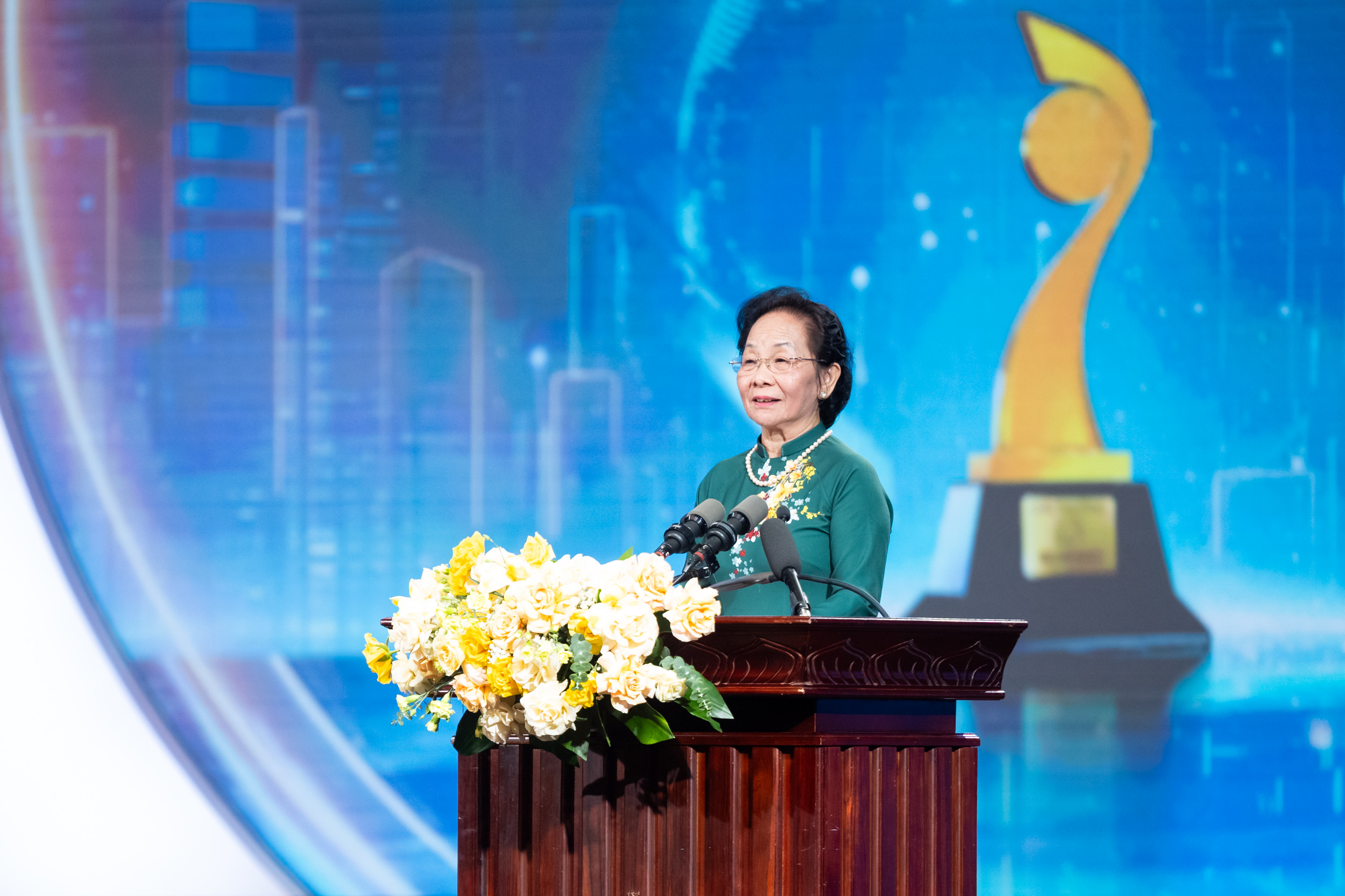 GS.TS Nguyễn Thị Doan, nguyên Phó Chủ tịch nước, Chủ tịch Hội Khuyến học Việt Nam phát biểu