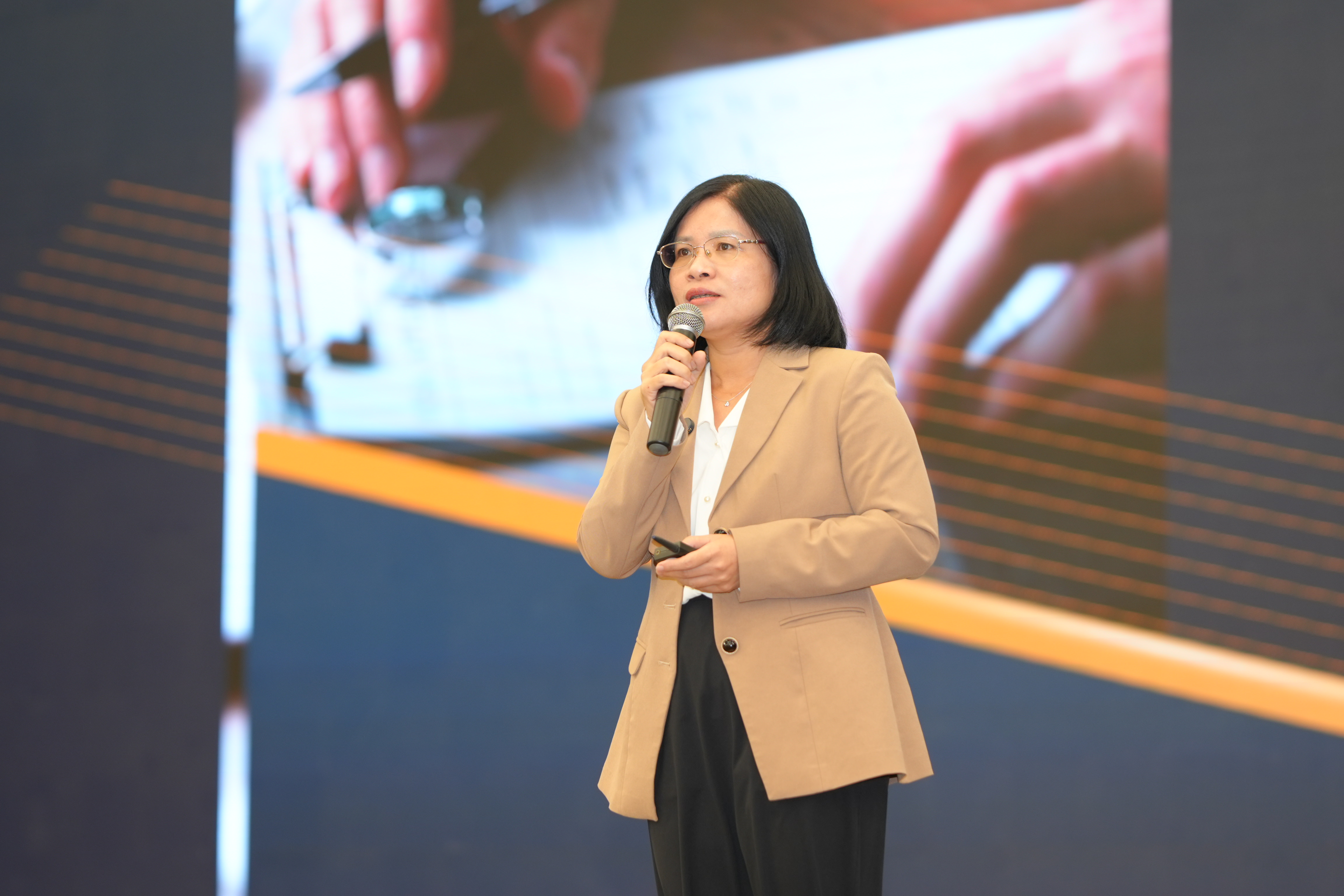 Bà Nguyễn Thị Minh Thơ nhấn mạnh các yêu cầu về quản lý VASP.