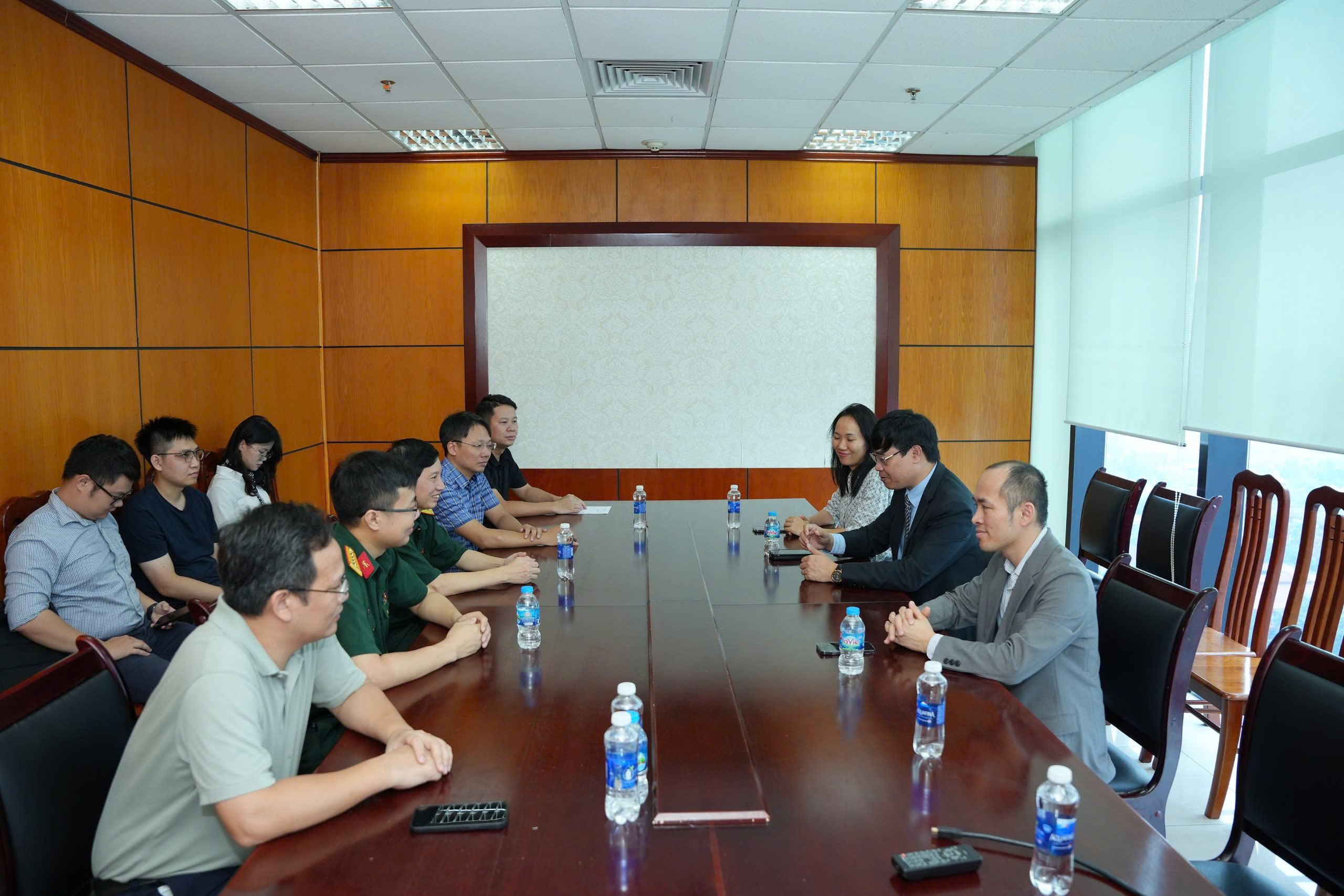 Ban tổ chức cuộc thi tới kiểm tra công tác thi tại điểm thi Học viện Kỹ thuật Quân sự