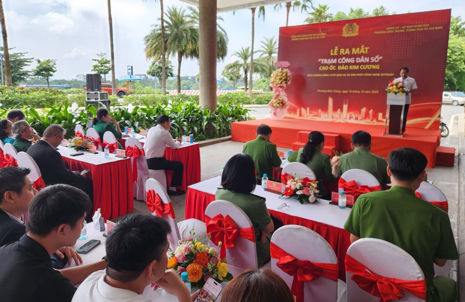 Quang cảnh lễ ra mắt mô hình “Trạm công dân số” tại Cao ốc Đảo Kim Cương, sáng 10/10.