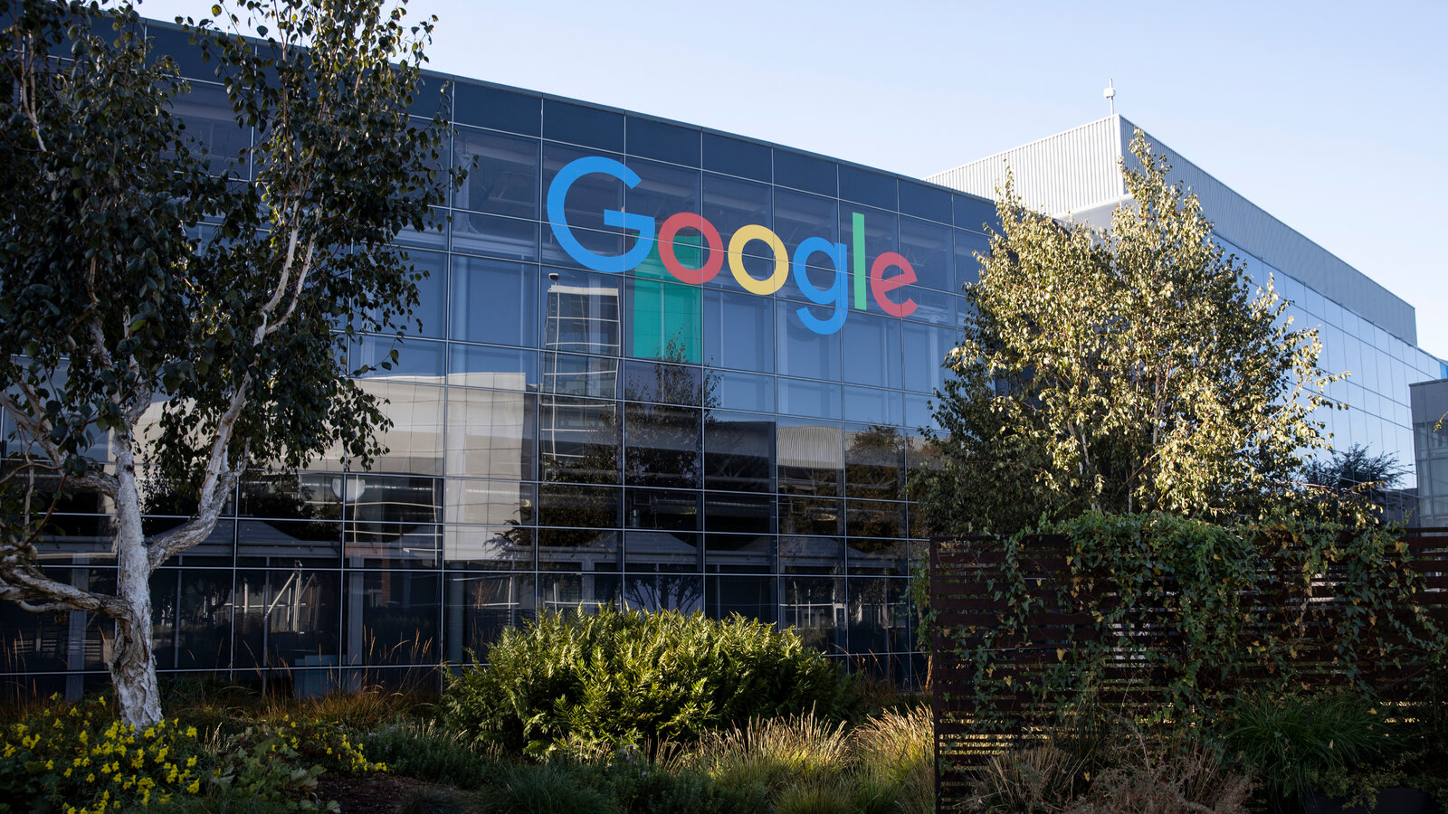 “Bước nhảy lượng tử” của Google: Thuật toán mới tính toán nhanh gấp 13.000 lần siêu máy tính