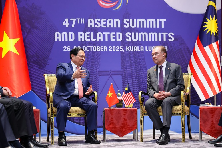 Thủ tướng Chính phủ Phạm Minh Chính gặp Thủ tướng Malaysia Anwar Ibrahim- Ảnh: VGP/Nhật Bắc