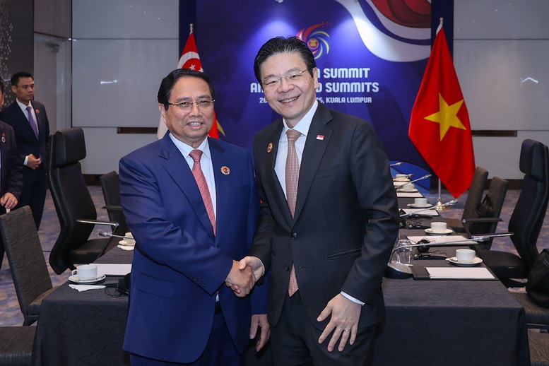 Thủ tướng Chính phủ Phạm Minh Chính gặp Thủ tướng Singapore Lawrence Wong - Ảnh: VGP/Nhật Bắc