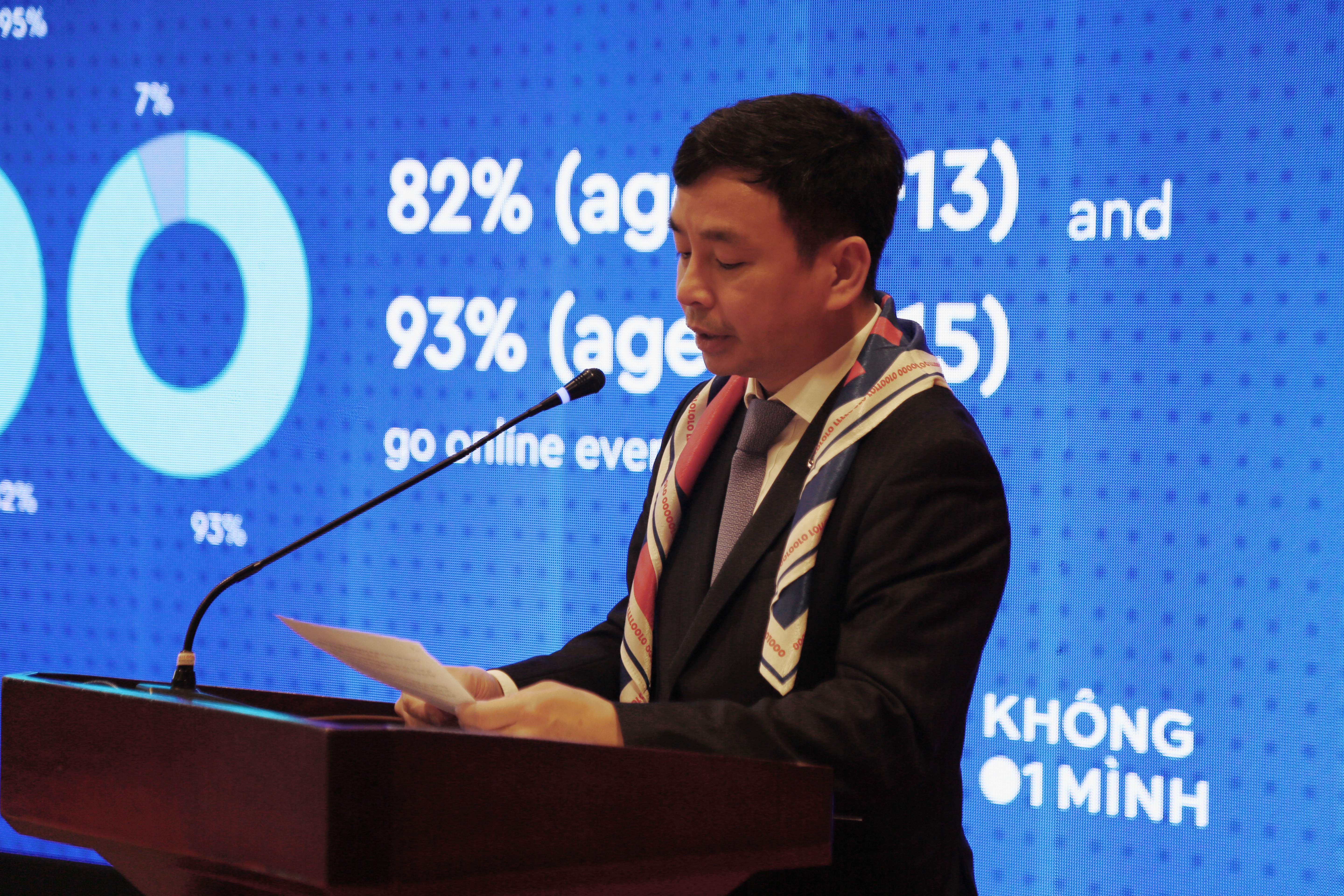 Cục trưởng Lê Xuân Minh nhấn mạnh: “Các nền tảng trực tuyến không chỉ là môi trường hoạt động mà cần trở thành tuyến phòng thủ đầu tiên bảo vệ trẻ em trên không gian mạng.”