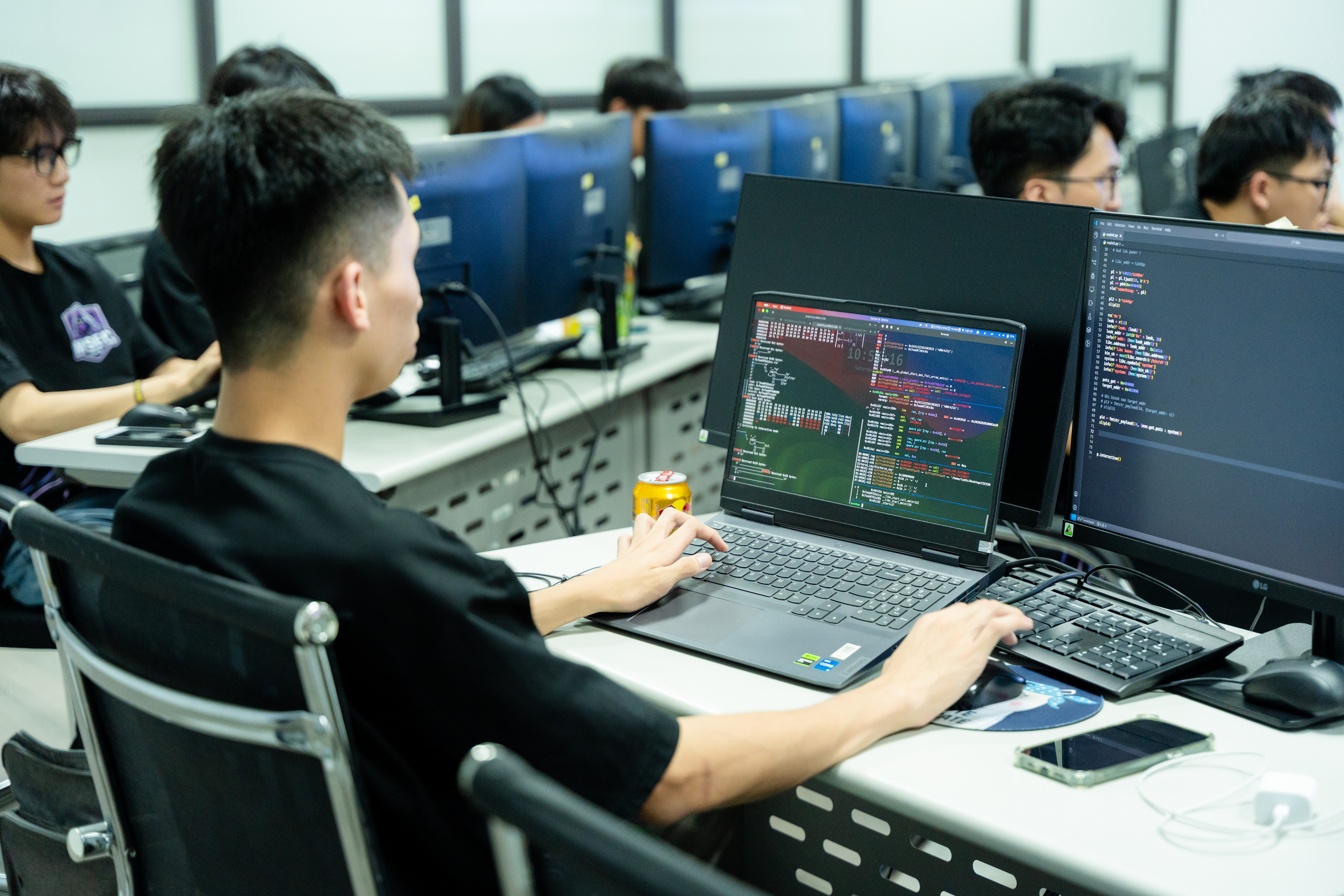 Đấu trường Sinh viên An ninh mạng 2025: Cuộc chiến kỹ năng, chiến thuật và may mắn